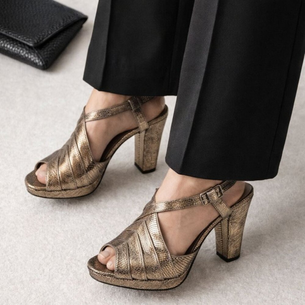 Banana Republic Platform Heels Sz 8.5 Bronze